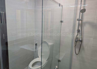 Master's toilet and bath of 2-bedroom unit at Verve Residences