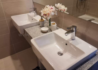 Bathroom of 3-bedroom unit at Uptown Parksuites tower 1