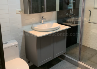 Master's toilet and bath of 2-bedroom condo unit at The Trion Towers tower 3