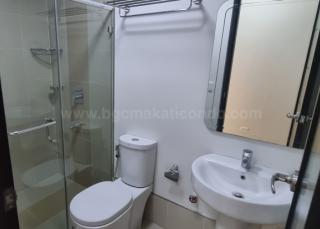 Common toilet and bath of 2-bedroom condo unit at Two Maridien