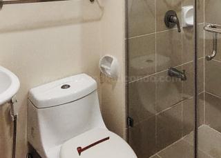 Toilet and bath of studio condo unit at Avida Towers One Union Place tower 1