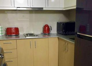 Kitchen area of 1-bedroom condo unit at Uptown Parksuites tower 1