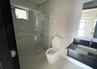 Toilet and bath of 1-bedroom condo unit at Park Triangle Residences