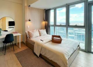 Bedroom of 1-bedroom condo unit at Uptown Parksuites