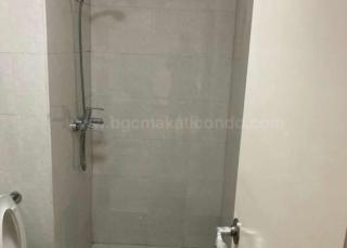 Toilet and bath of 1-bedroom condominium unit at Bellagio Tower 3