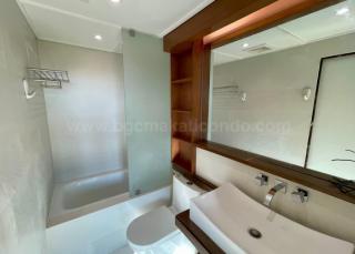 Master's toilet and bath of 2-bedroom condo unit at Bonifacio Ridge