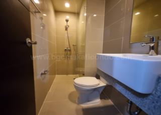Common toilet and bath of 2-bedroom condo unit at Uptown Parksuites tower 1