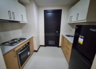 Kitchen area of 2-bedroom condo unit at Uptown Parksuites tower 1