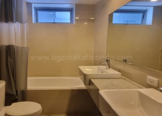 Master's toilet and bath of 2-bedroom condo unit at Uptown Parksuites tower 1
