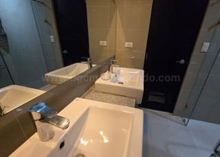 Common toilet and bath of 3-bedroom condo unit at Uptown Parksuites tower 2