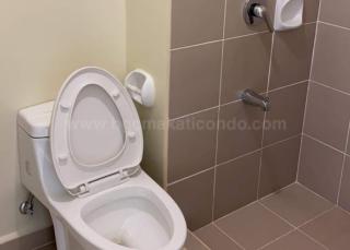 Toilet and bath of studio unit at Avida Towers One Union Place tower 3