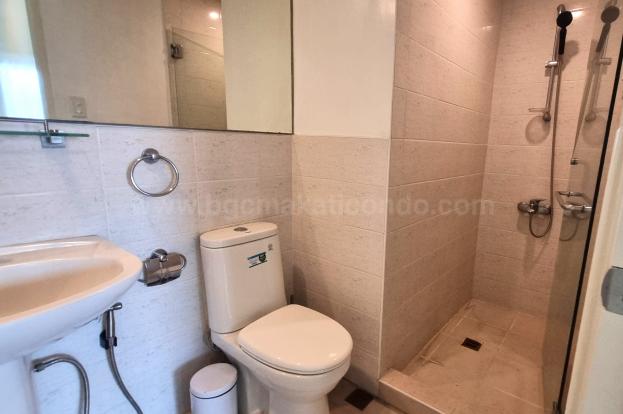 Common toilet and bath of 2-bedroom condo unit at Bonifacio Ridge