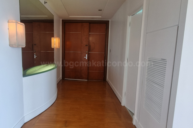 Foyer of 3-bedroom condo unit at Pacific Plaza Towers