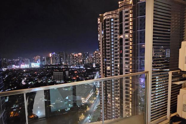 Balcony of executive 1-bedroom condo unit at Uptown Parksuites tower 2