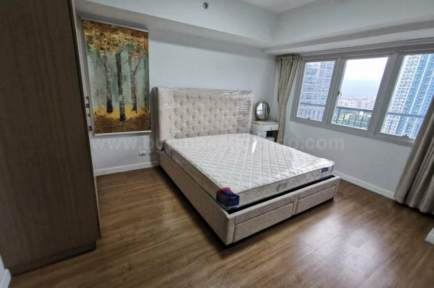 Master's bedroom of 2-bedroom condo unit at Two Maridien