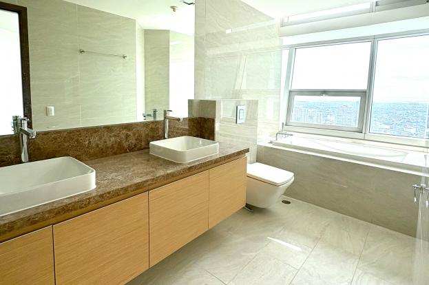 Master toilet and bath of 3-bedroom condo unit at The Imperium