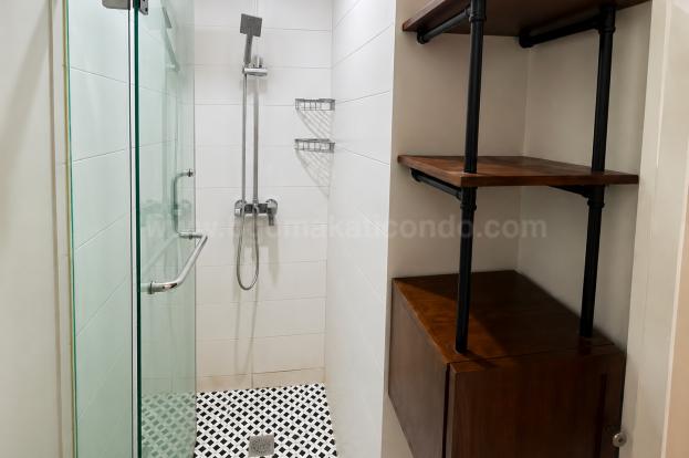 Toilet and bath 1 of 2-bedroom condo unit at The Manansala