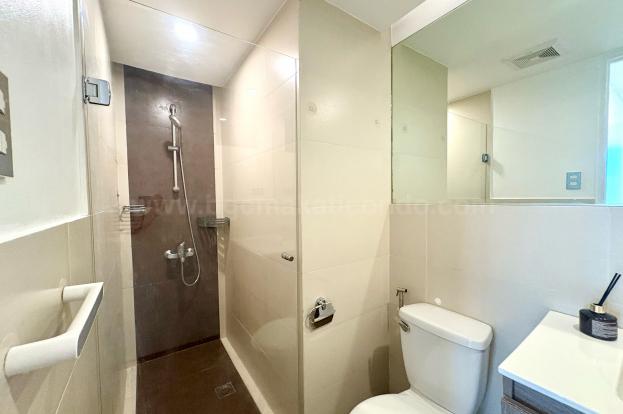 Common toilet and bath of 2-bedroom condo unit at Bonifacio Ridge