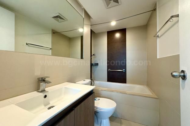 Master toilet and bath of 2-bedroom condo unit at Bonifacio Ridge