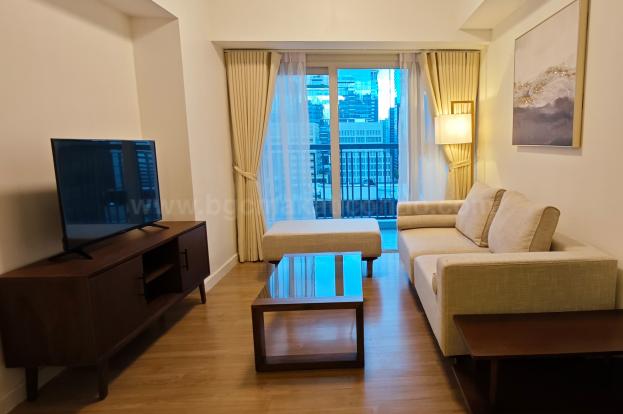 Living area of 1-bedroom condo unit at One Maridien