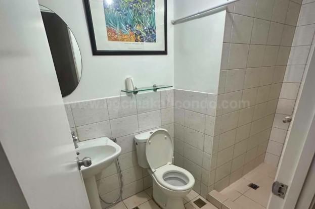 Common toilet and bath of 2-bedroom condo unit at Bonifacio Ridge