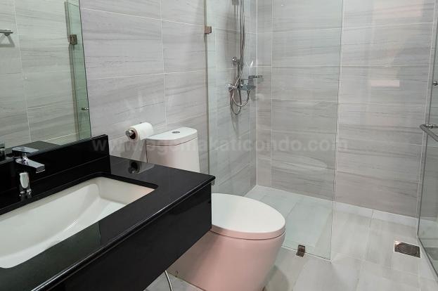 Master's toilet and bath of 2-bedroom condominium unit at West Veranda