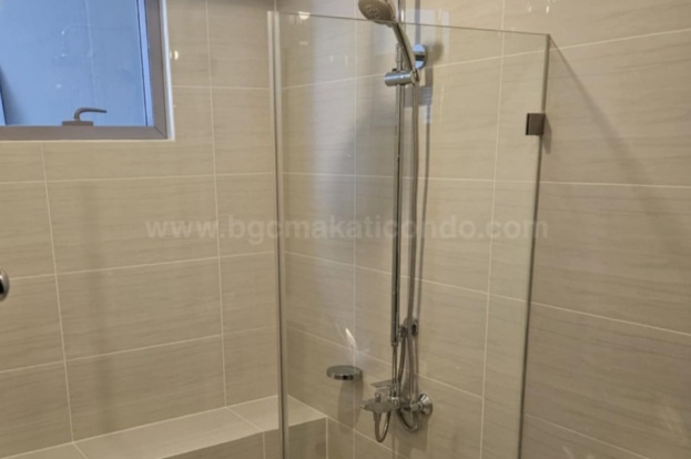 Bath of 1-bedroom condo unit at Park Triangle Residences