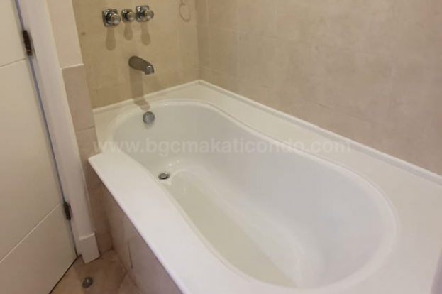 Bathtub of 3-bedroom condo unit at Pacific Plaza Towers South tower