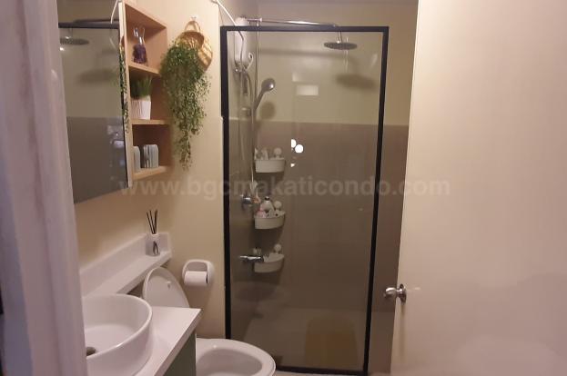 Toilet and bath of 1-bedroom condo unit at Avida Towers One Union Place