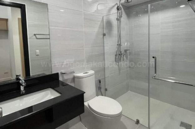 Toilet and bath of studio condominium unit at The Veranda Toilet and bath of studio condominium unit at The Veranda