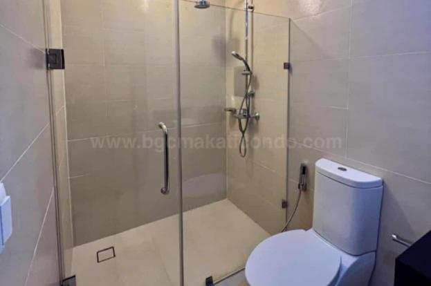 Toilet and bath of studio condominium unit at Verve Residences tower 1