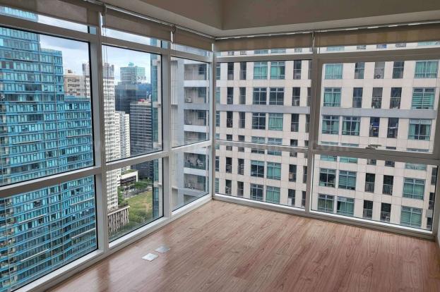 Living area of 3-bedroom condo unit at Madison Park West