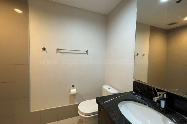 Toilet and bath of Duo Suite (1-bedroom plus studio condo unit) at Arbor Lanes tower 1