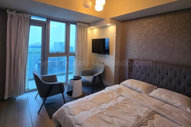 Master's bedroom of 3-bedroom condo unit at Uptown Parksuites tower 2